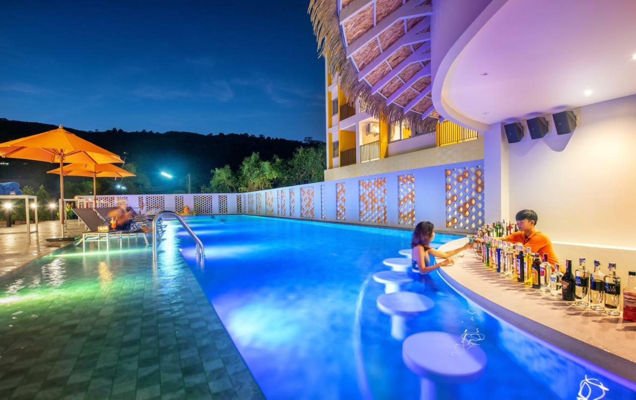 Beehive Boutique Hotel Phuket Esterno foto